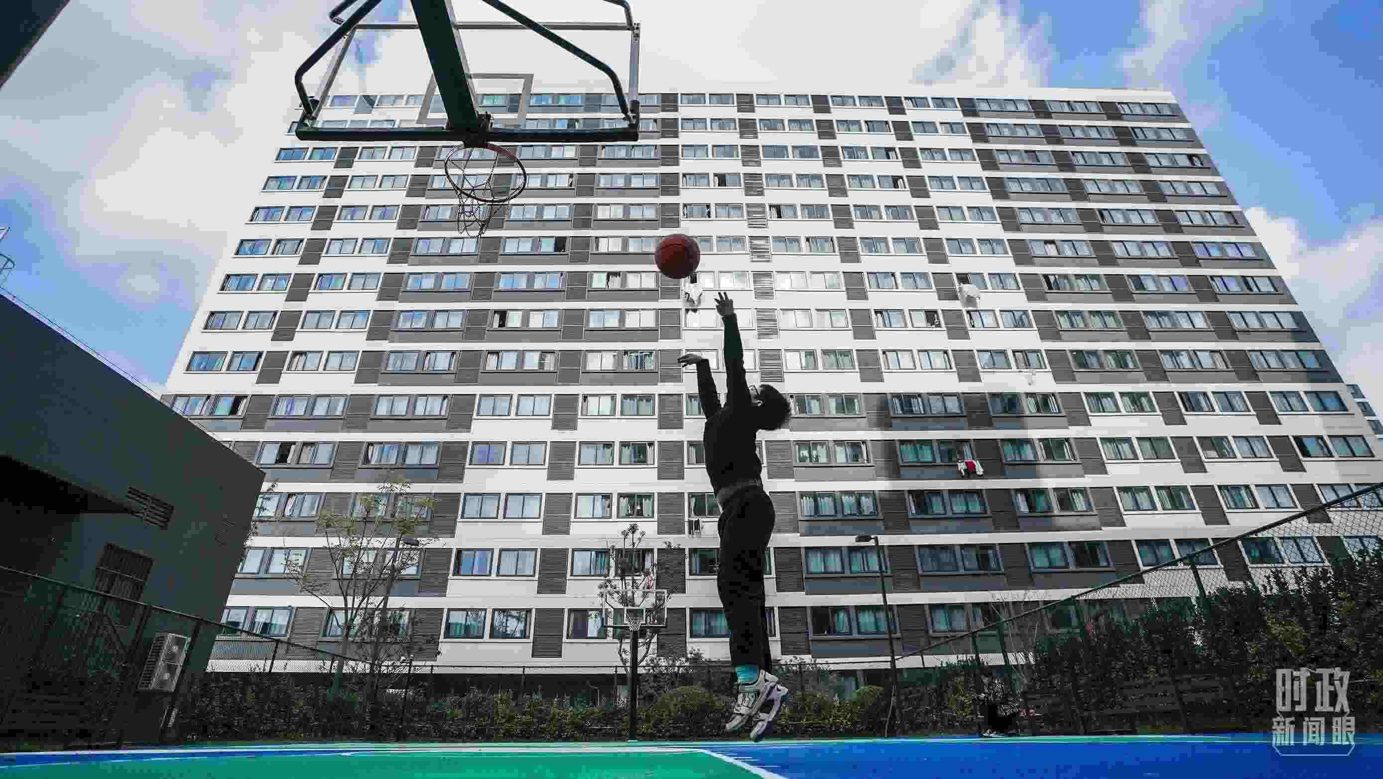 △上海市閔行區(qū)新時(shí)代城市建設(shè)者管理者之家。（總臺(tái)國(guó)廣記者李晉拍攝）