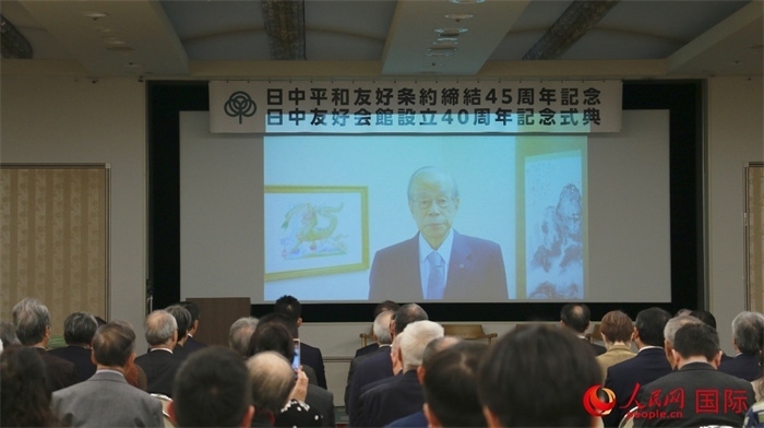 日本前首相福田康夫向活動(dòng)發(fā)來(lái)視頻賀詞。人民網(wǎng) 許可攝