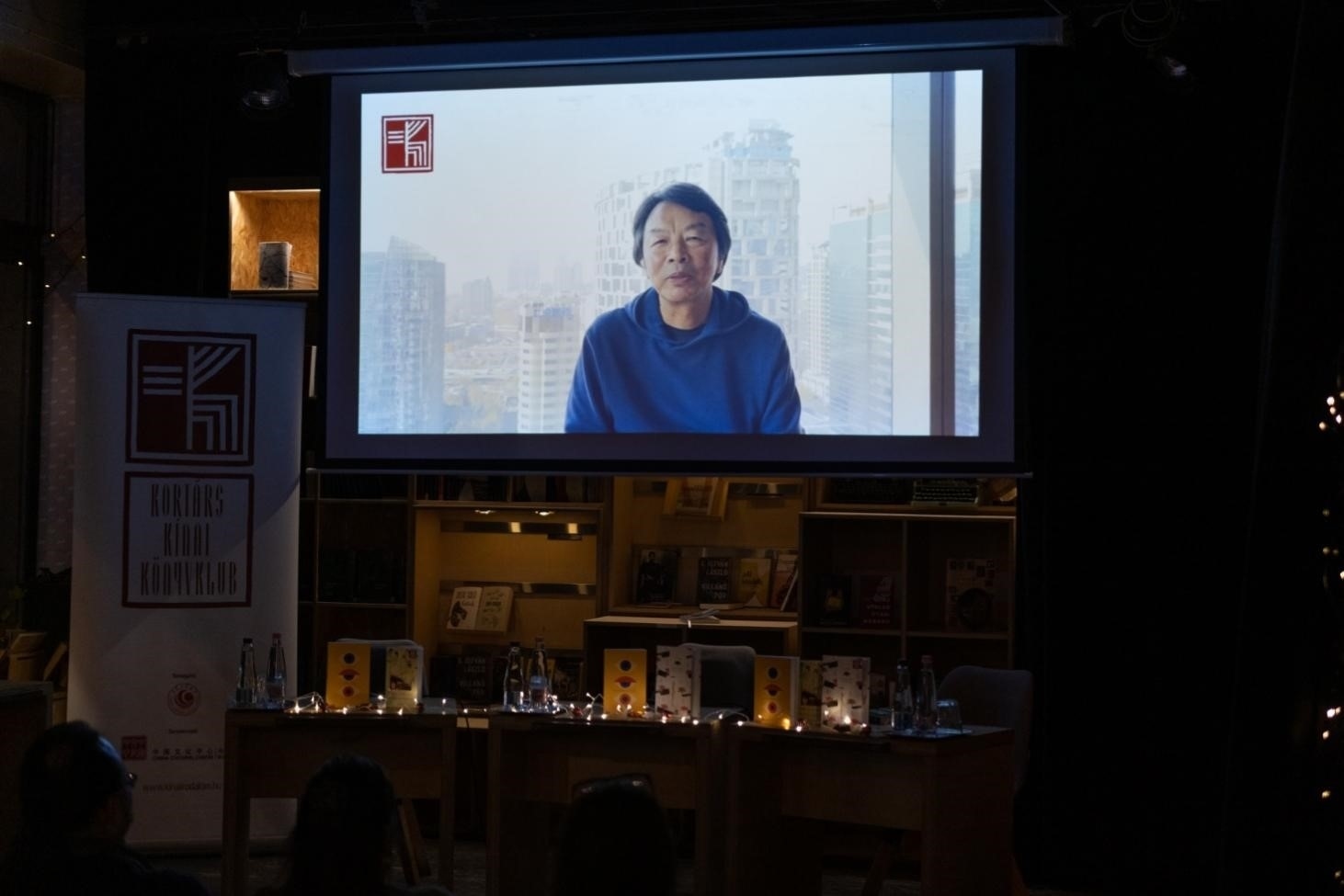 劉震云通過(guò)視頻介紹小說(shuō)。摩爾多瓦尼·巴爾納巴斯攝