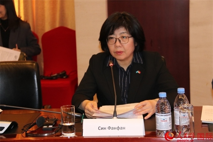 中國(guó)駐哈薩克斯坦大使館公使銜參贊邢芳芳致辭。人民網(wǎng)記者 李強(qiáng)攝