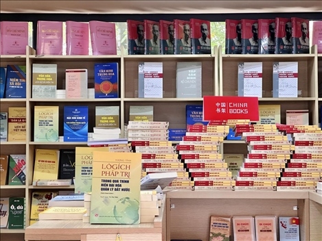中國主題圖書亮相越南河內(nèi)書街。中國圖書進(jìn)出口（集團(tuán)）有限公司供圖