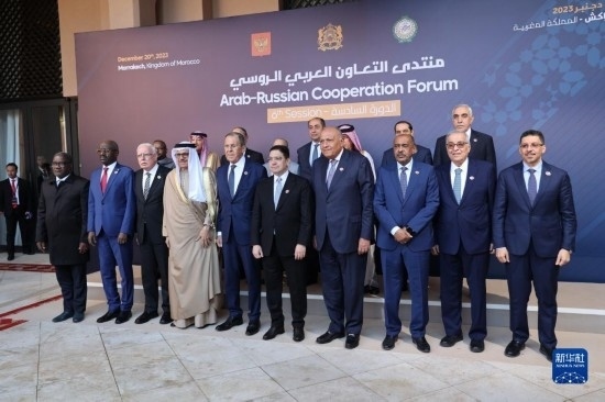 12月20日，與會代表在摩洛哥南部城市馬拉喀什舉行的第六屆阿拉伯-俄羅斯合作論壇上合影。新華社記者霍晶攝