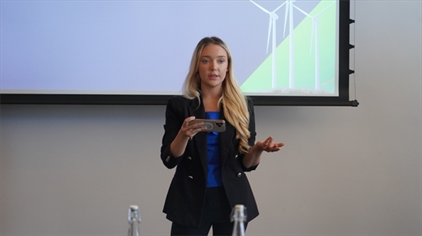 南非駐亞洲和金磚國(guó)家無(wú)任所大使蘇克拉爾代表吉娜·布朗發(fā)言。 人民網(wǎng) 張茜攝