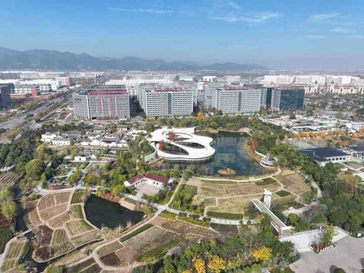 有機(jī)更新后的義烏城西街道橫塘村俯瞰圖。義烏城西街道供圖