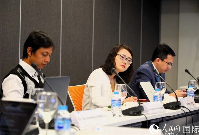 學者們專注聆聽會議內容。人民網(wǎng)記者 白元琪攝