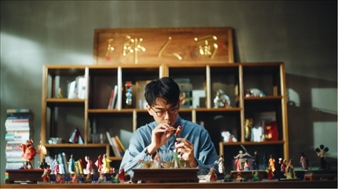 郎佳子彧通過短視頻直播，讓更多人關(guān)注并喜歡捏面人。受訪者供圖