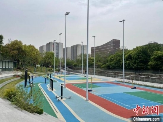 杭州余杭區(qū)一嵌入式體育場地。張煜歡 攝