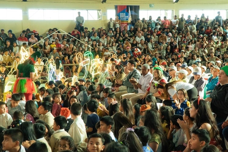 捐贈儀式在埃爾查科市中心的體育館舉行。中國電建厄瓜多爾代表處提供圖