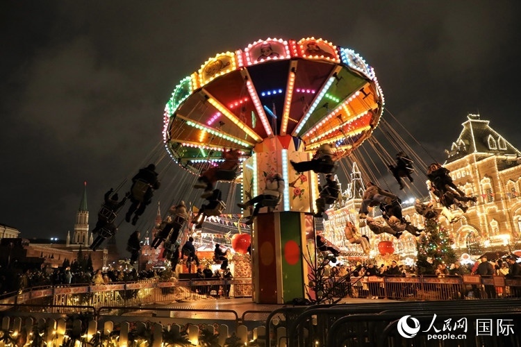 位于莫斯科紅場中央的“古姆”新年集市。人民網(wǎng)記者 隋鑫攝