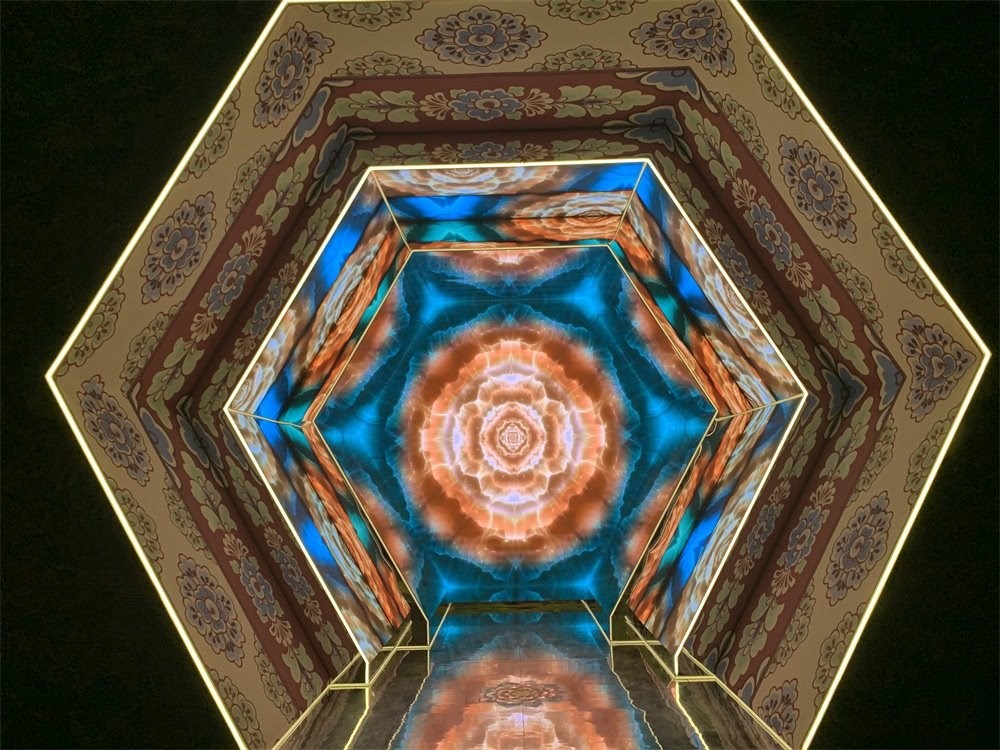 中國國家博物館“華彩萬象——石窟藝術(shù)沉浸體驗”現(xiàn)場。人民網(wǎng)記者 韋衍行攝