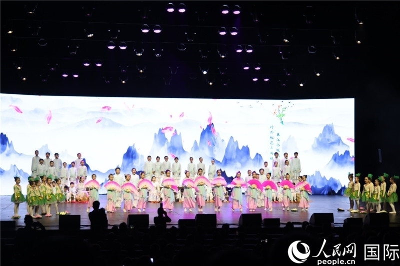 《四季詩韻》童聲詩朗誦表演。人民網(wǎng)記者 任皓宇攝