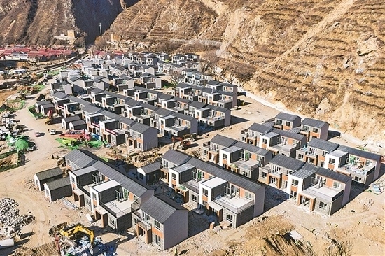 1月16日，門頭溝區(qū)齋堂鎮(zhèn)沿河口村，即將進入內(nèi)部裝修環(huán)節(jié)的異地安置項目建設(shè)現(xiàn)場。