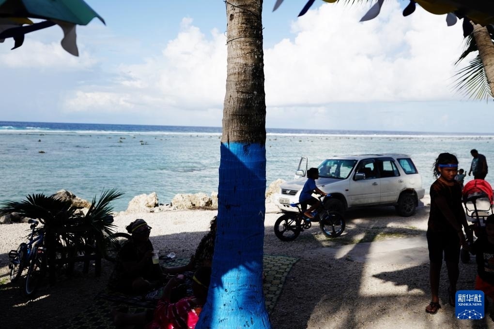 1月20日，當?shù)厝嗽阼斠惶幒┬蓍e娛樂。新華社記者 王申 攝