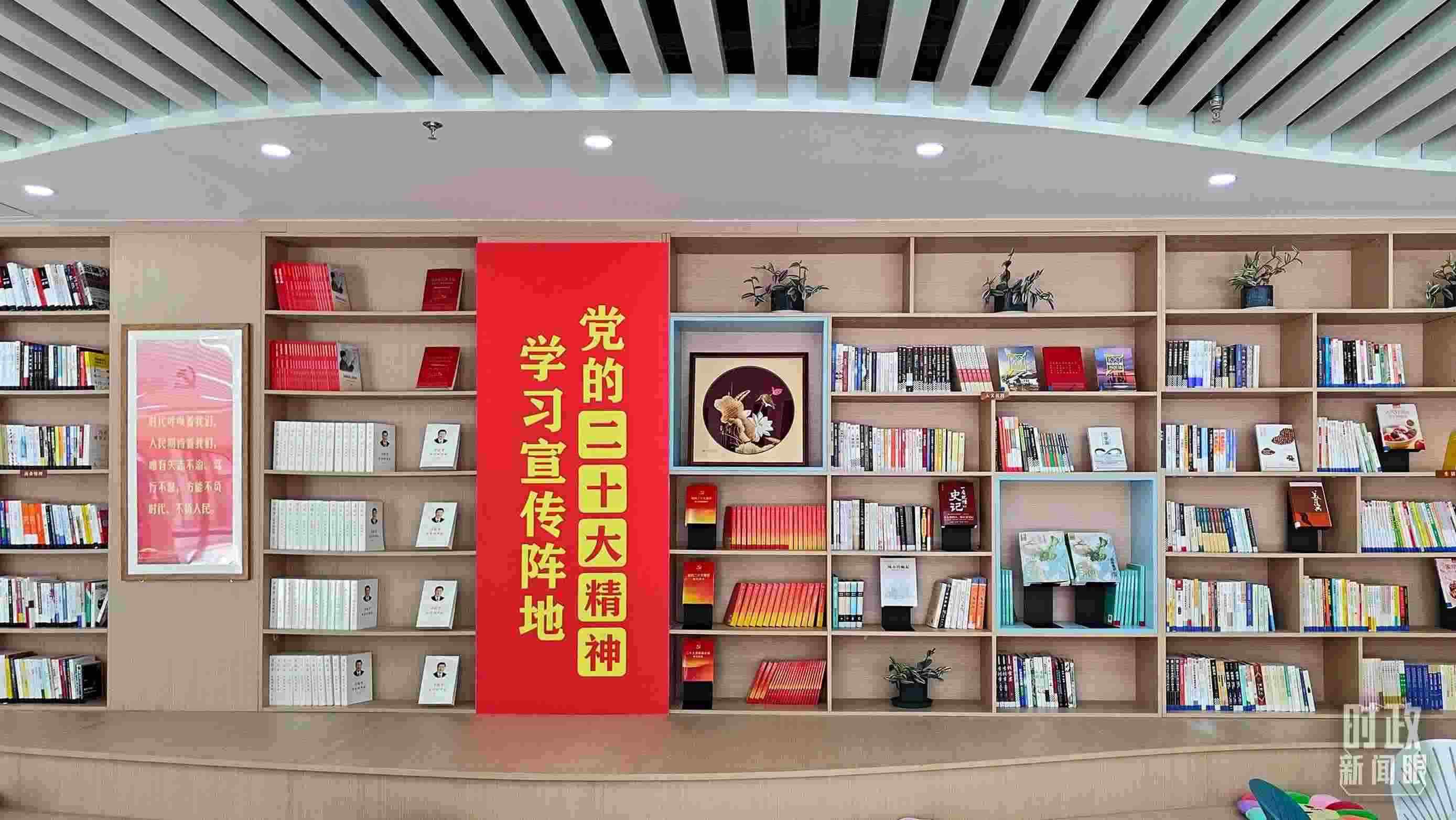 △雄安新區(qū)南文營社區(qū)黨群服務(wù)中心。2023年5月，習(xí)近平在這里強(qiáng)調(diào)要構(gòu)筑新時代宜業(yè)宜居的“人民之城”。（總臺央視記者楊立峰拍攝）