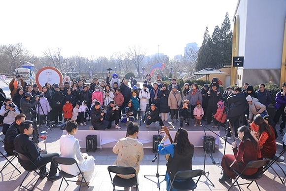 中國音樂學(xué)院“國樂快閃”演出。學(xué)校供圖