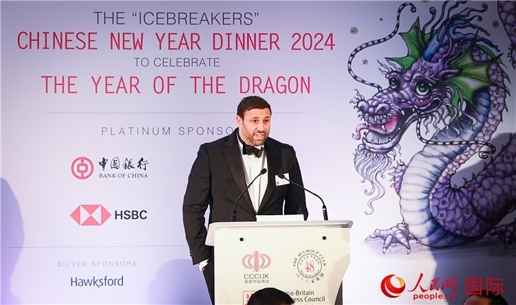 英國 48 家集團(tuán)俱樂部候任主席杰克·佩里致辭。人民網(wǎng) 郭錦標(biāo)攝