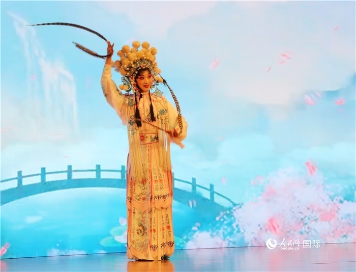 四川省成都市川劇研究院帶來了精彩的川劇演出。人民網(wǎng)記者 李志偉攝