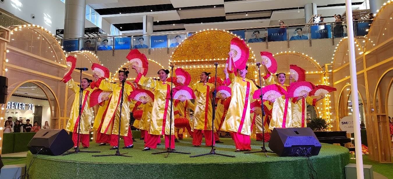 開幕式上活力四射的文藝節(jié)目引得觀眾陣陣喝彩。紅溪禮示大學(xué)孔子學(xué)院 供圖