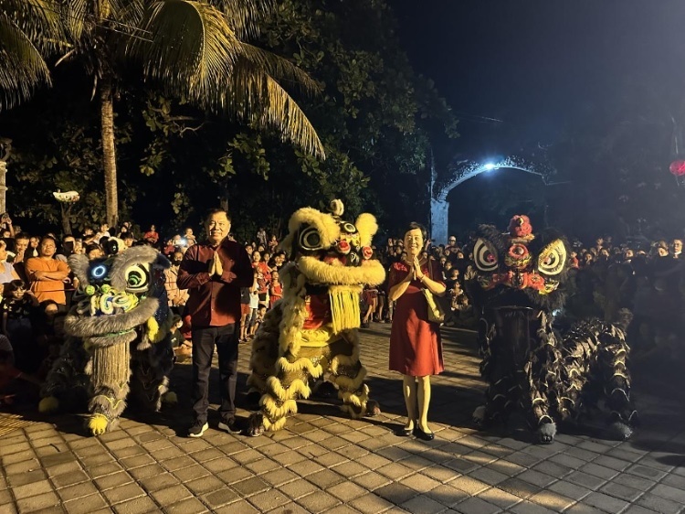 舞獅表演。巴陵康孔子學(xué)院供圖