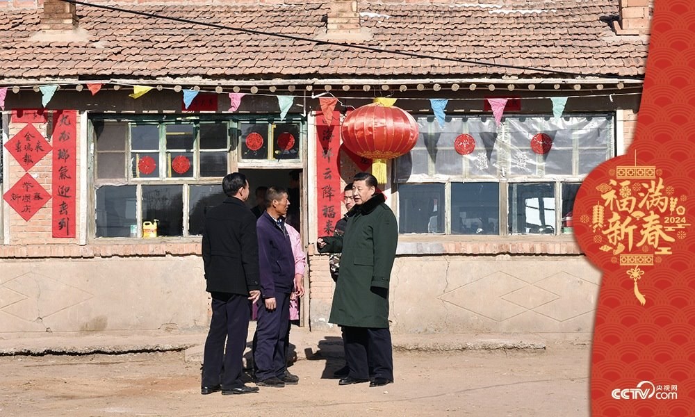 2017年1月24日，習(xí)近平總書記在河北省張家口市張北縣小二臺鎮(zhèn)德勝村村民徐學(xué)海家中看望。