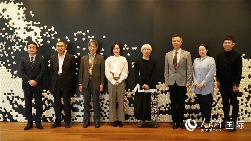 主辦方與嘉賓合影。人民網(wǎng) 蔣曉辰攝