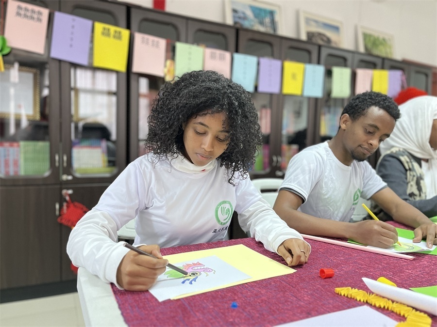 亞的斯亞貝巴大學(xué)孔子學(xué)院“網(wǎng)絡(luò)中國節(jié)·元宵”主題文化體驗(yàn)活動(dòng)現(xiàn)場。亞的斯亞貝巴大學(xué)孔子學(xué)院供圖