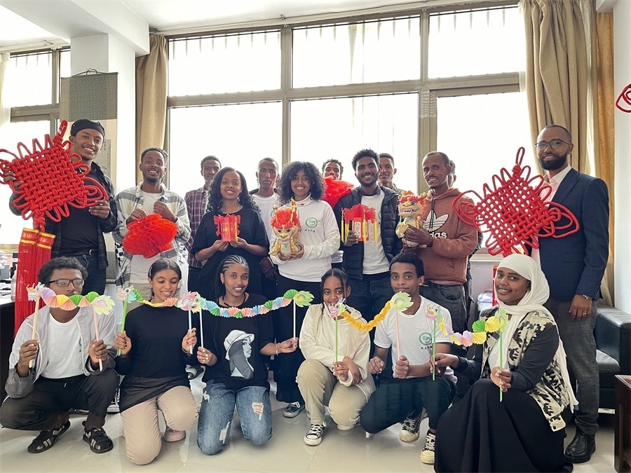 參加活動(dòng)的學(xué)生合影。亞的斯亞貝巴大學(xué)孔子學(xué)院供圖