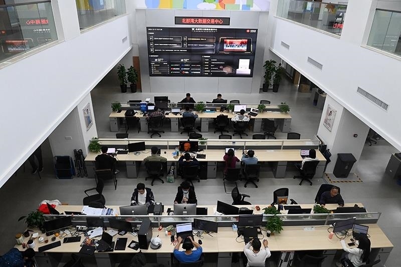 2023年12月12日，中國－東盟信息港股份有限公司員工在工作中。