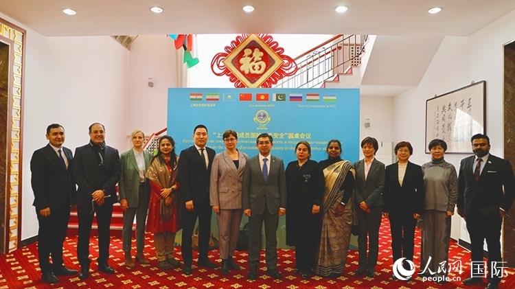 2月26日，“上海合作組織成員國生態(tài)安全”圓桌會議在北京舉行。 人民網(wǎng) 阿爾達克攝