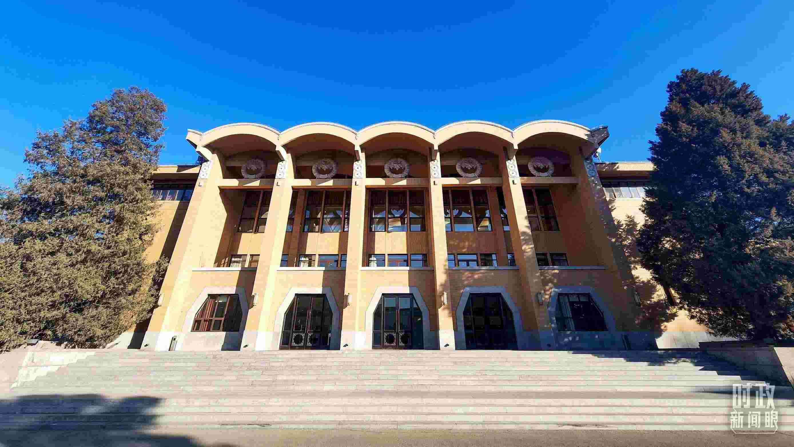 △2024年春季學(xué)期中央黨校（國(guó)家行政學(xué)院）中青年干部培訓(xùn)班3月1日上午在中央黨校開(kāi)班。（總臺(tái)央視記者劉琦拍攝）