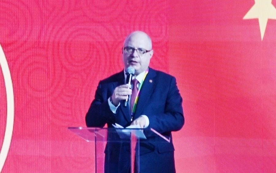 俄羅斯國家杜馬資產(chǎn)、土地和財(cái)產(chǎn)關(guān)系委員會(huì)主席兼俄中議員友好小組主席加夫里洛夫致辭。主辦方供圖 