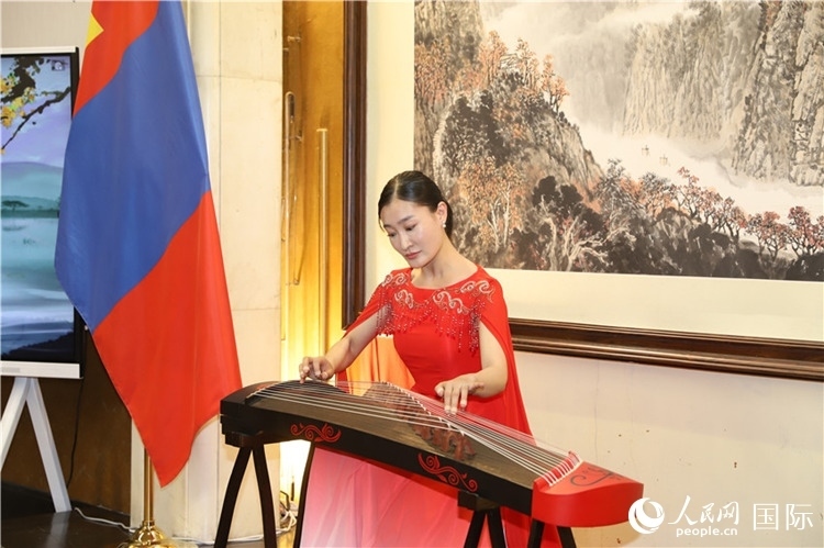 古箏表演。人民網(wǎng)記者 霍文攝