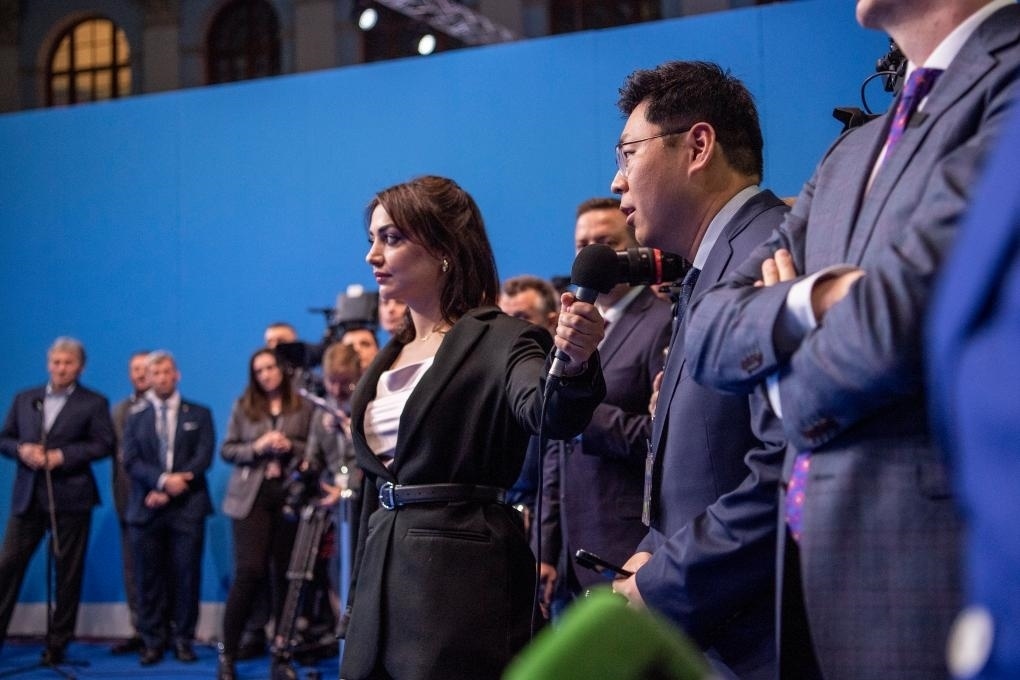 3月18日，在俄羅斯首都莫斯科，新華社記者向俄總統(tǒng)普京提問。新華社記者曹陽攝