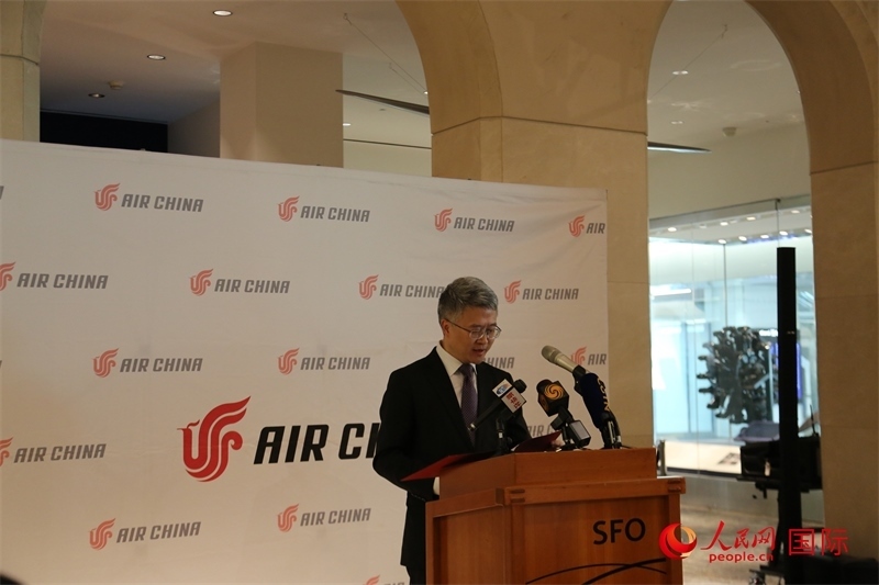 國(guó)航北美地區(qū)總部總經(jīng)理彭雷發(fā)表致辭。人民網(wǎng)記者 鄧圩攝
