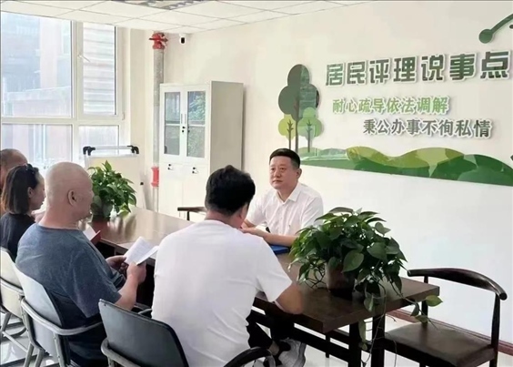 村（居）民評理說事點(diǎn)調(diào)解矛盾糾紛。遼寧省司法廳供圖