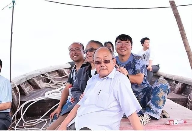 楊士莪院士參加海試。哈爾濱工程大學供圖