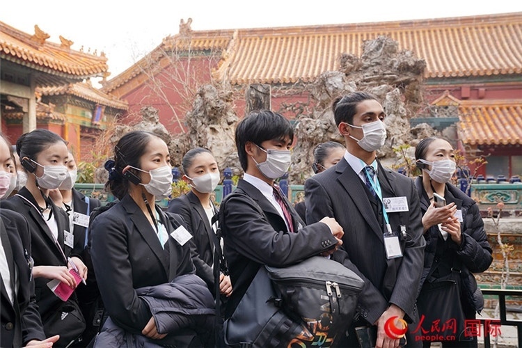 松山芭蕾舞團青年代表團在故宮參觀。人民網(wǎng)記者 張麗婭攝