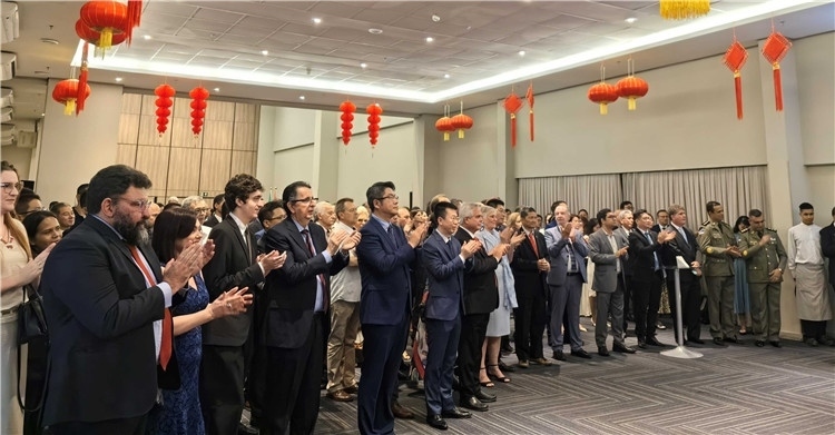 當(dāng)?shù)貢r(shí)間3月27日，中國駐累西腓新任總領(lǐng)事蘭和平舉行到任招待會(huì)。圖為招待會(huì)現(xiàn)場。中國駐累西腓總領(lǐng)事館供圖