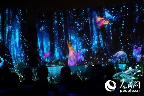 原創(chuàng)舞蹈《萬物有靈》。人民網(wǎng)記者 李發(fā)興攝