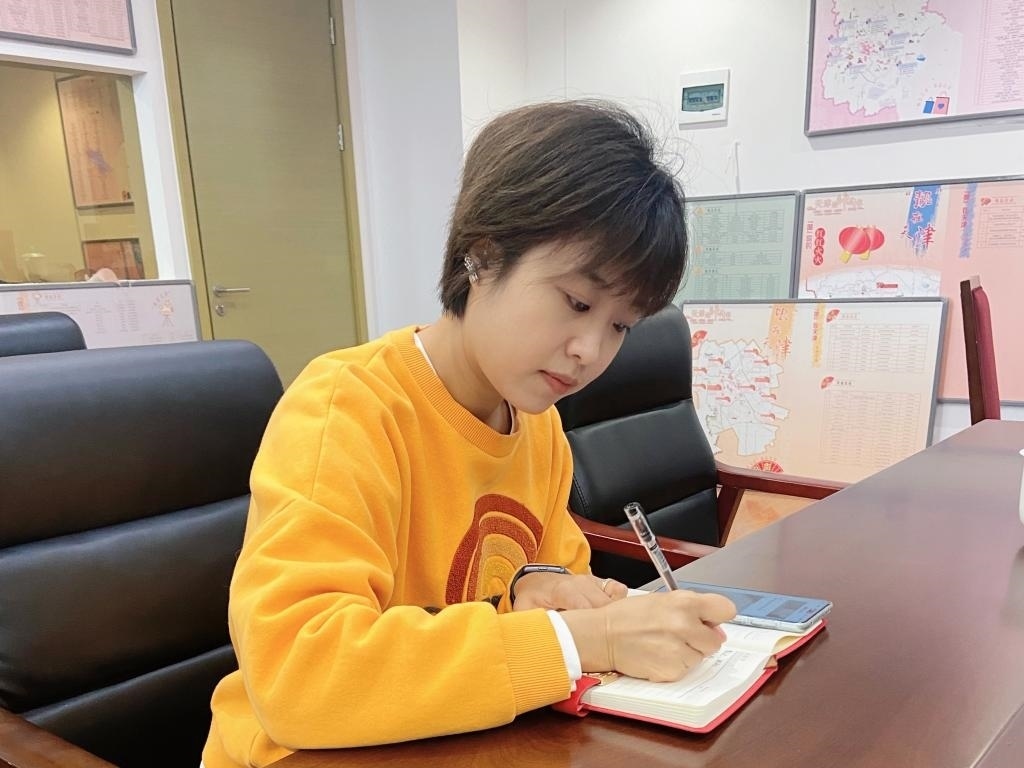 武麗潔在工作中。新華社發(fā)