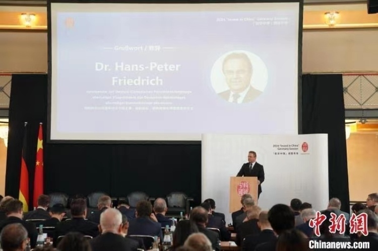 當(dāng)?shù)貢r(shí)間4月5日，由中國(guó)商務(wù)部主辦的“投資中國(guó)”德國(guó)專場(chǎng)推介活動(dòng)在斯圖加特市舉行。中新社記者 馬秀秀 攝