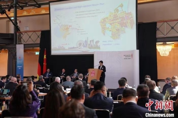 當(dāng)?shù)貢r(shí)間4月5日，由中國(guó)商務(wù)部主辦的“投資中國(guó)”德國(guó)專場(chǎng)推介活動(dòng)在斯圖加特市舉行。中新社記者 馬秀秀 攝