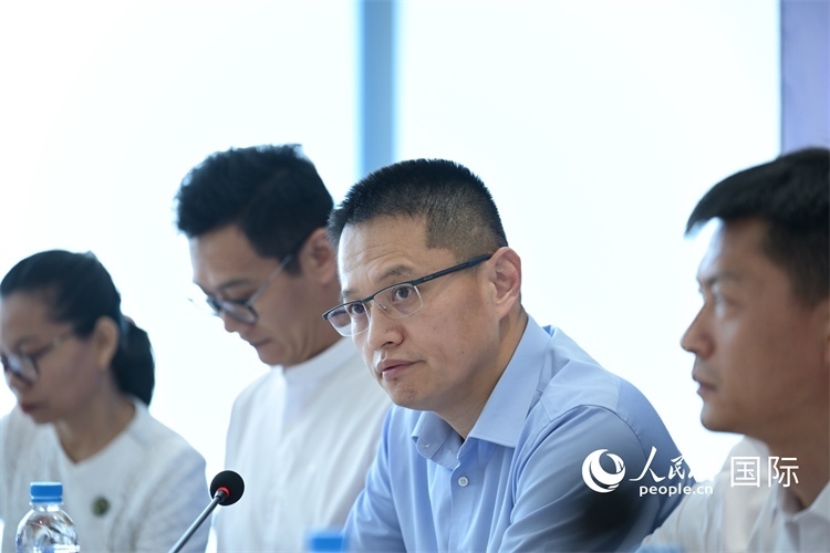 緬甸中國企業(yè)商會會長、工商銀行仰光分行行長劉銘介紹有關(guān)情況-人民網(wǎng)記者謝佳君攝