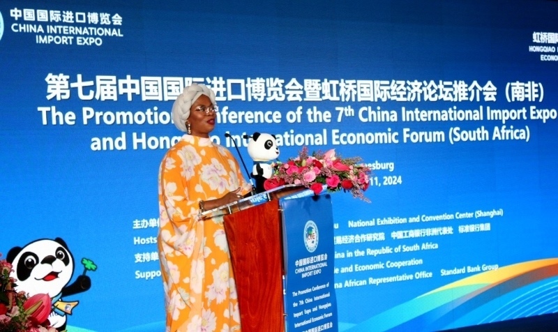 南非貿(mào)易、工業(yè)和競爭部出口促進司副總司長馬塔博格致辭。（圖片來源：中國國際進口博覽會官微）