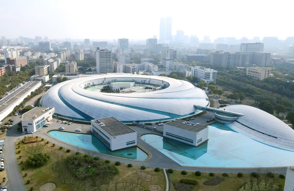 空中俯瞰位于上海張江科學城的上海光源（2024年2月27日攝，無人機照片）。