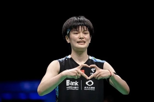 4月14日，王祉怡在奪冠后慶祝。新華社記者 江漢攝