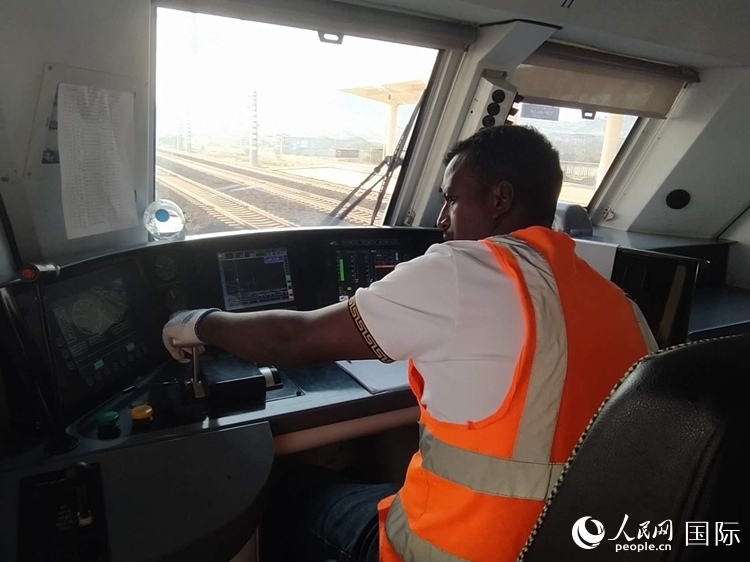 火車司機(jī)索博卡。人民網(wǎng)記者 黃培昭攝