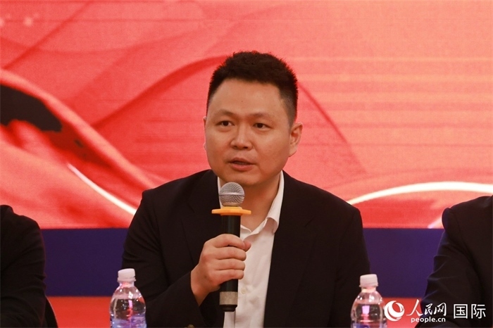 中國(guó)駐里約熱內(nèi)盧總領(lǐng)館副總領(lǐng)事王尉育在座談會(huì)上致辭。人民網(wǎng)記者 陳海琪攝