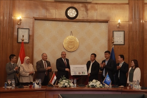 蘇伊士運河大學(xué)語音教室正式揭牌。蘇伊士運河大學(xué)孔子學(xué)院供圖