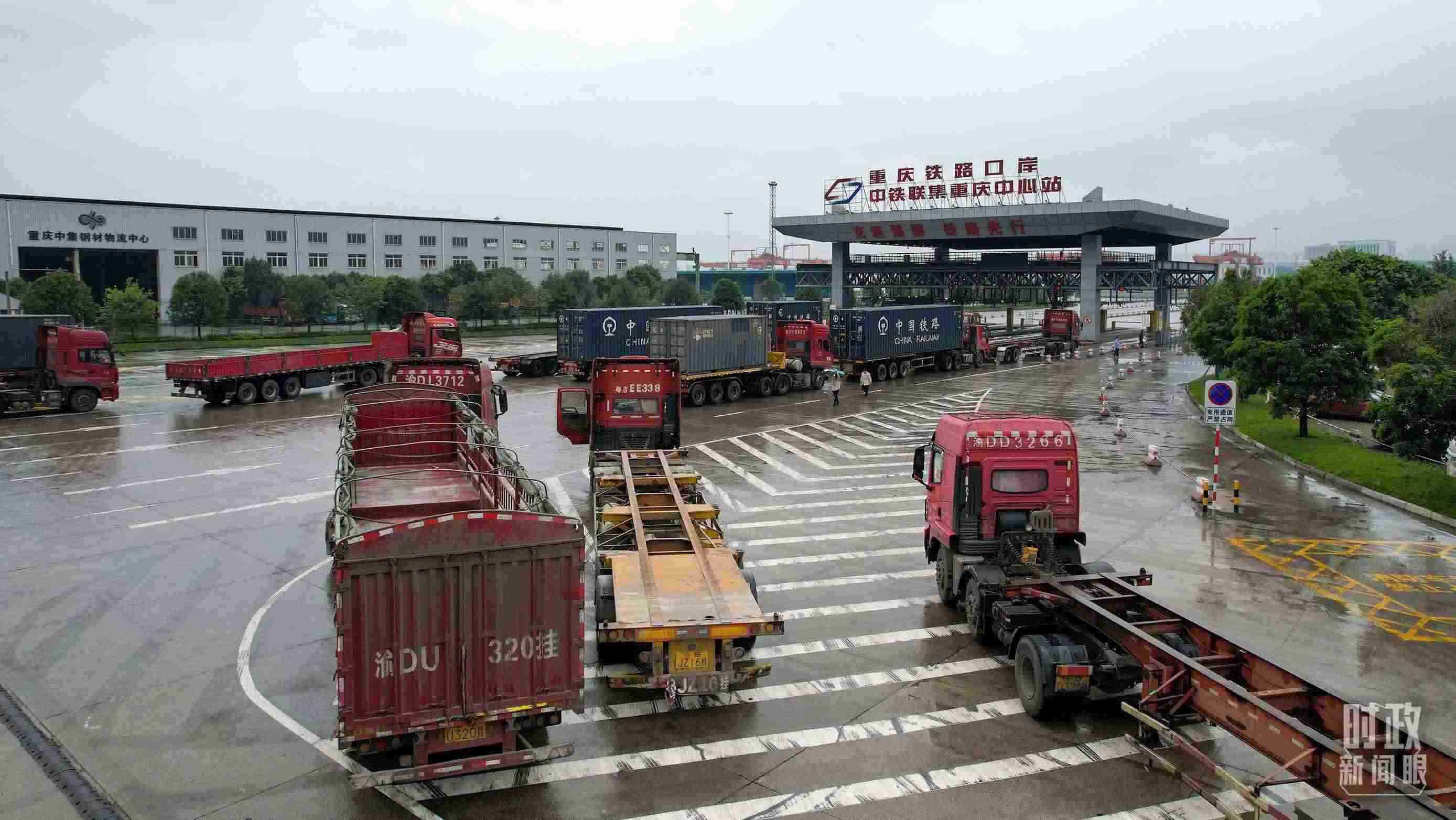 △重慶鐵路口岸中鐵聯(lián)集重慶中心站。（總臺記者于濱拍攝）